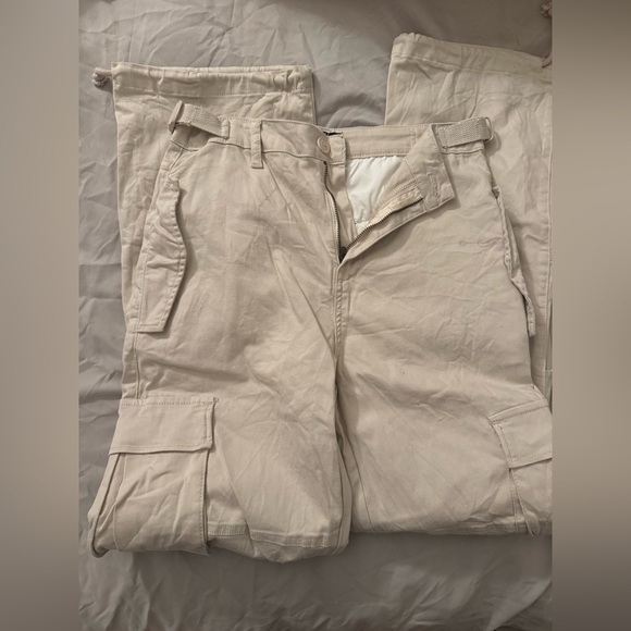 BuffBunny Curvy Stretch Cargo Pants - Picture 4 of 7